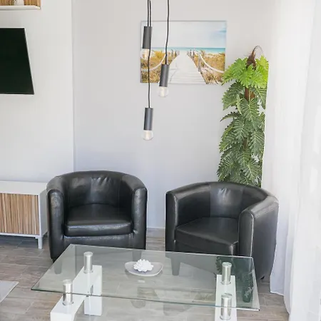 Beach Apartment *